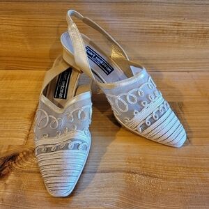 Stuart Weitzman vintage ivory detailed slingback pointed toe kitten heel 7